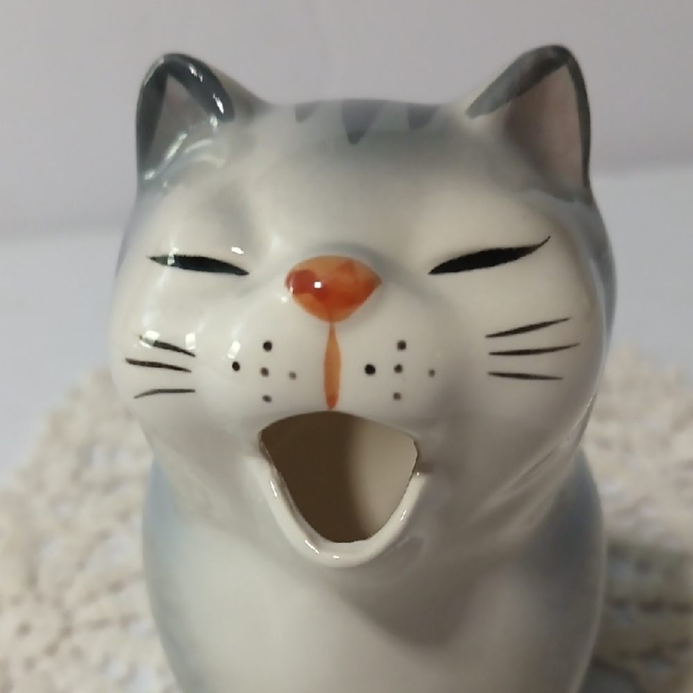 Vintage Gray Ceramic Cat Creamer Figurine - Picture 6 of 6